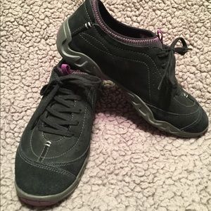 Black & Purple Ecco slip on shoes. Size 9-9.5